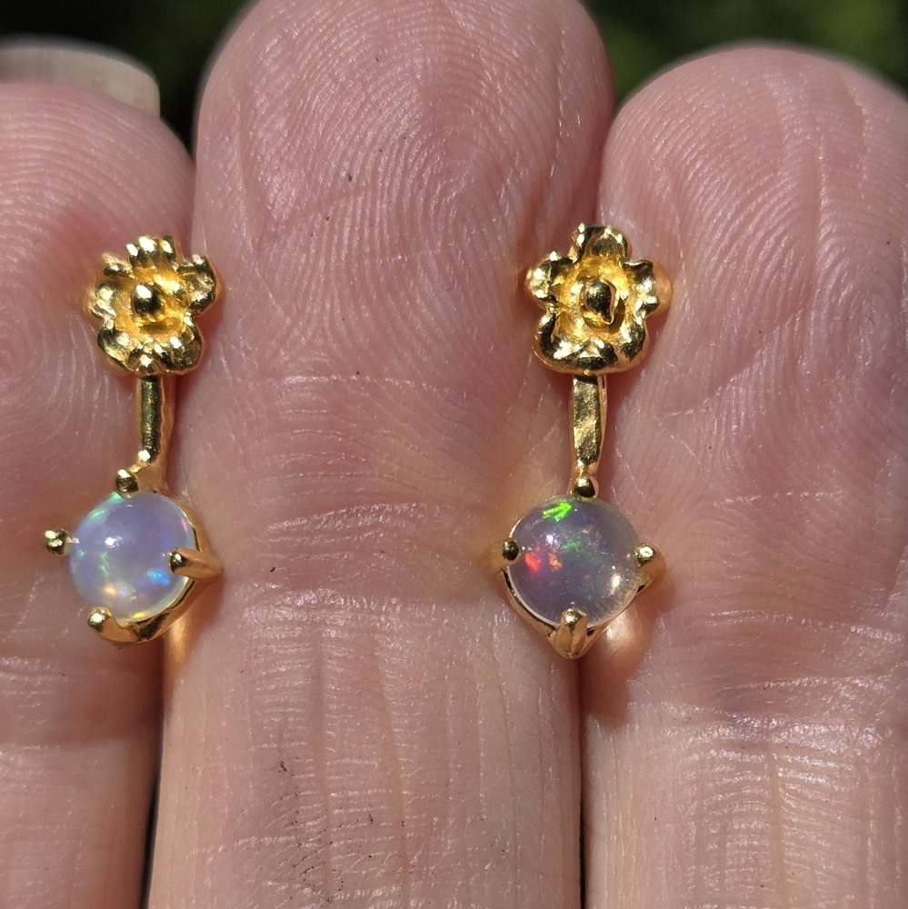 Opal 1k Natural Floral Gold Earrings - Picture 2 of 9